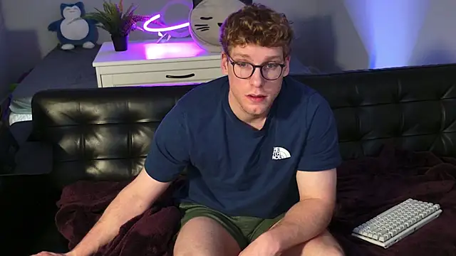 BlueEyedTallGuy94 live sex cam