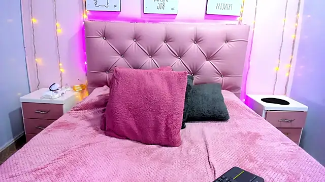 Issaa_Tyler live sex cam