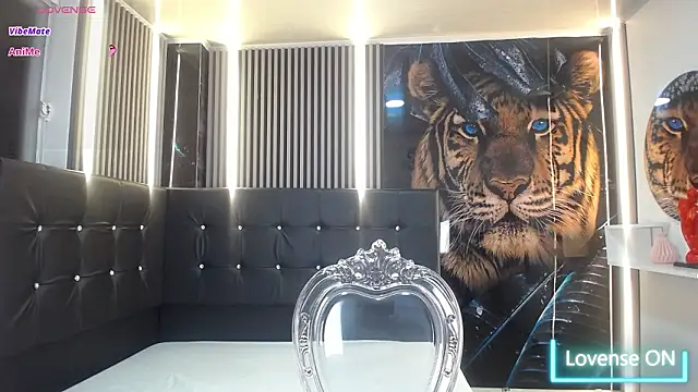 --Aysha's cam snapshot