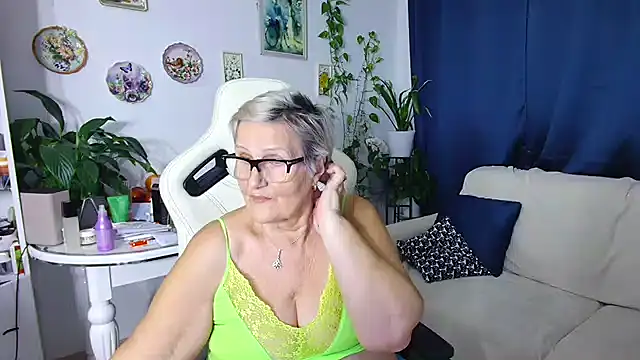 Selenna57 live sex cam