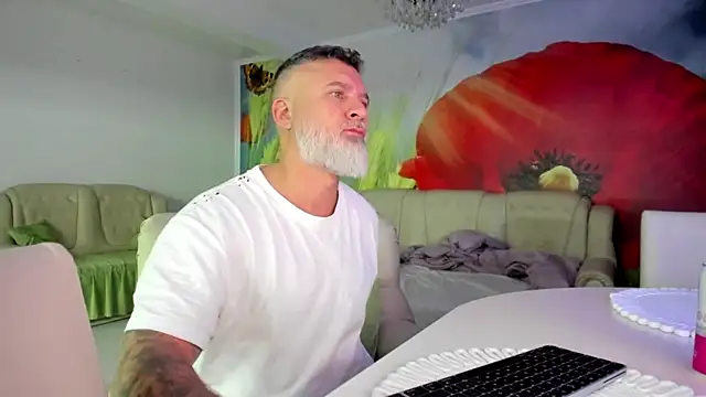 BlowMyXXL live sex cam