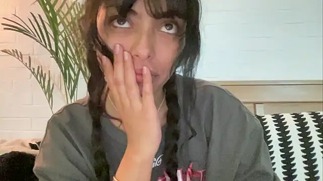 kaithra live sex cam