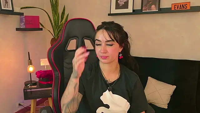 EmmyEvans1 live sex cam