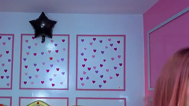 emma_wockll_t's cam snapshot