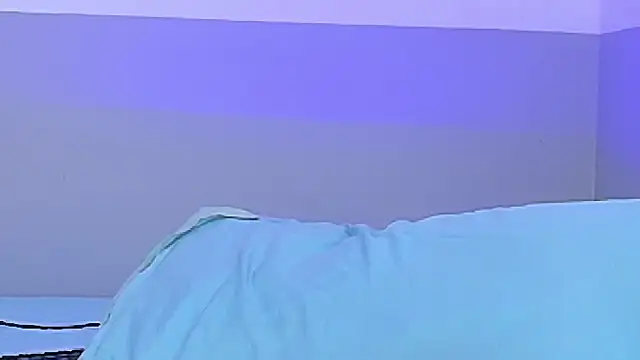 cutepetitee's cam snapshot