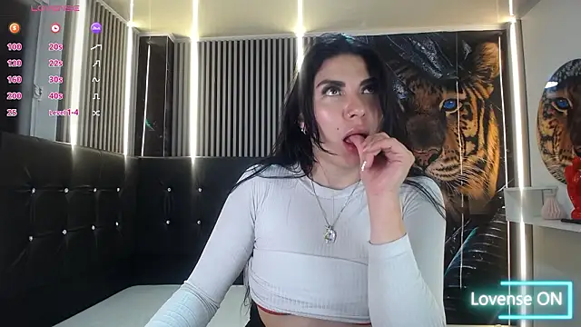 --Aysha's cam snapshot