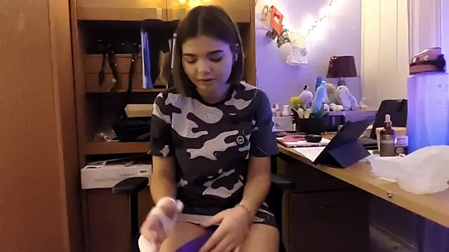 Mona_Slearys's cam snapshot