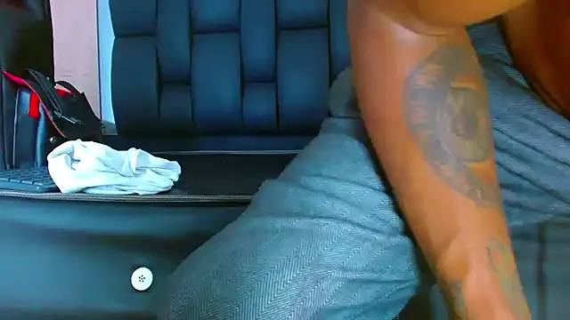 Hot_Latino_x's cam snapshot