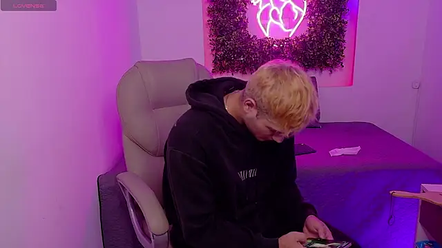 KaelSwitch live sex cam