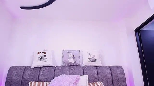 naia_blessed live sex cam