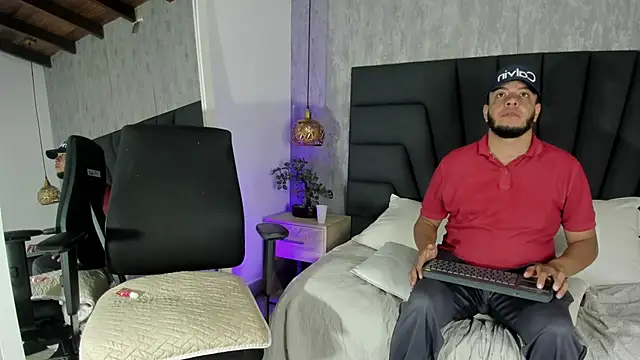 Spencer_LunaBigtits live sex cam