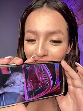 Sofia18_pinkk live sex cam