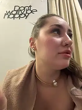 KiraBarlows live sex cam