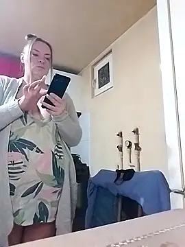 Mommygetnaughty live sex cam