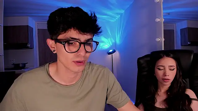 Mikeyvioleta_'s cam snapshot