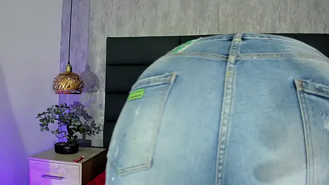 Spencer_LunaBigtits live sex cam