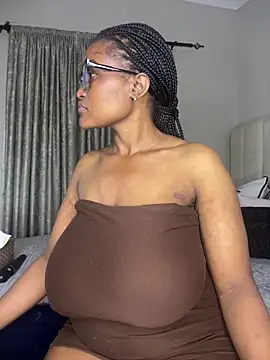 Bustygoddess32 live sex cam