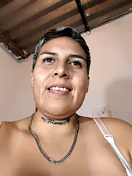 Yessi_rousse's cam snapshot