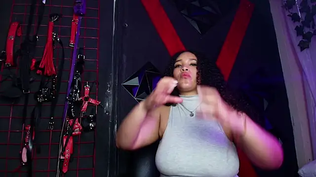 ivonne_diaz1's cam snapshot