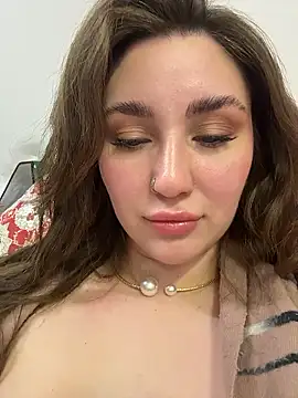 KiraBarlows live sex cam