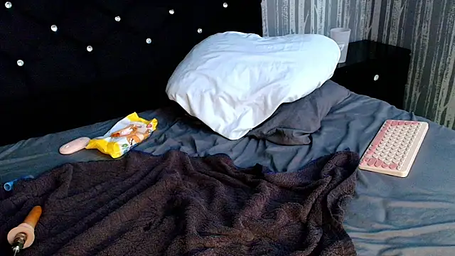 Alicee_Moonn live sex cam