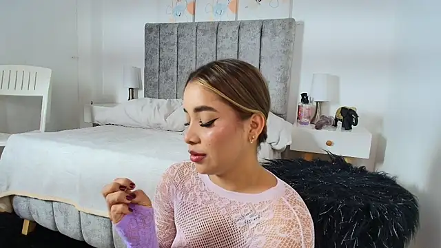 Lucy_Carson_'s cam snapshot