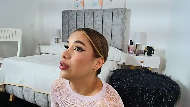 Lucy_Carson_'s cam snapshot