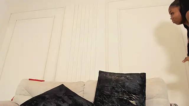 Kenia_Storm live sex cam