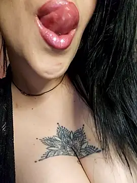 BustyVampyre live sex cam