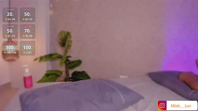 miah_luv's cam snapshot