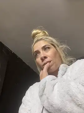 viktoria_davis_'s cam snapshot