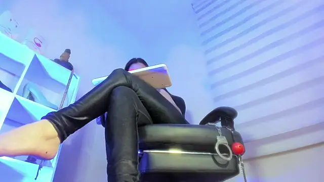 charlotte_joliedart's cam snapshot