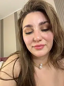 KiraBarlows live sex cam