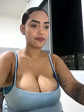 Sara-77 live sex cam