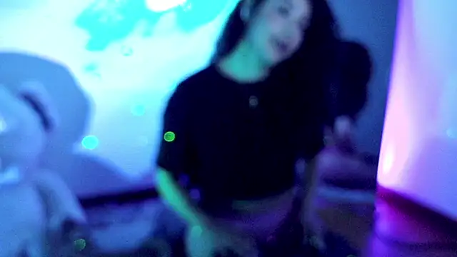 Lia_Tinez's Stripchat show and profile