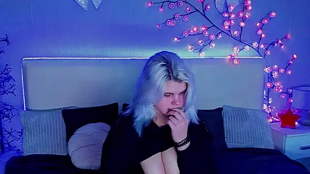 JoannLowe's cam snapshot