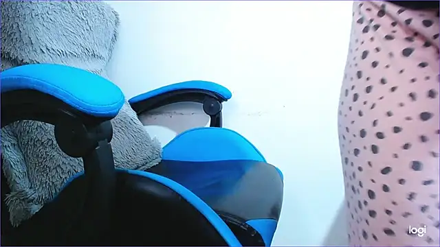 klylls_squirt_ live sex cam