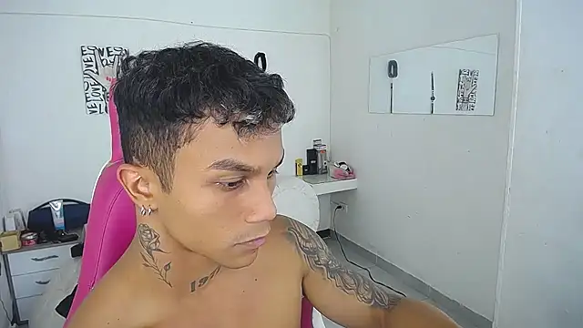 Leonard_Price live sex cam