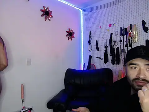 Aron_and_Queen_Annie live sex cam