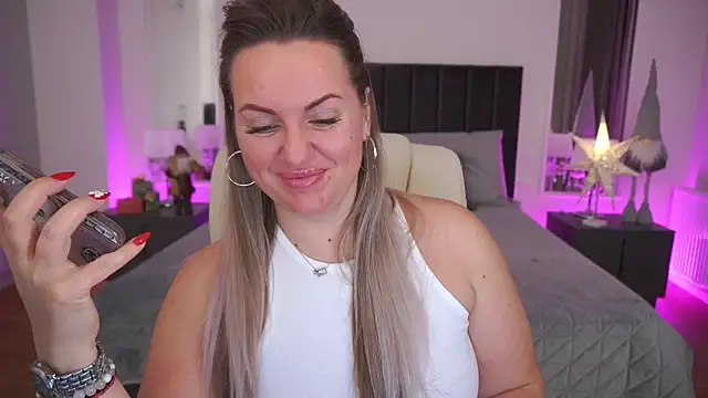 KiraCandyS live sex cam