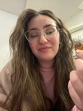 KiraBarlows live sex cam