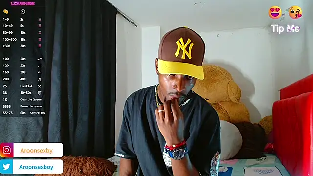 Aroonsexyboy live sex cam