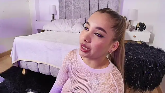 Lucy_Carson_'s cam snapshot