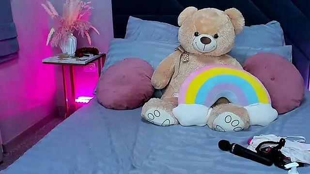 Curvy_Dynamite_'s cam snapshot