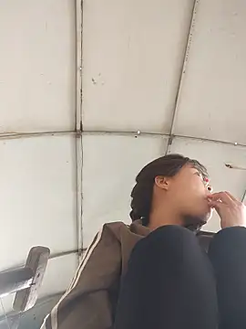 Squirrel-Pear live sex cam