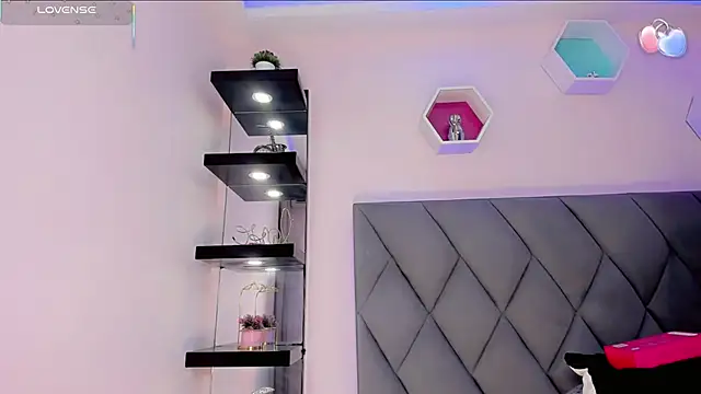 Amira_Ember live sex cam