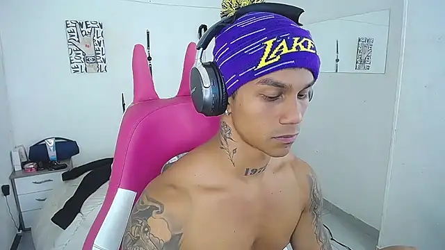 Leonard_Price live sex cam