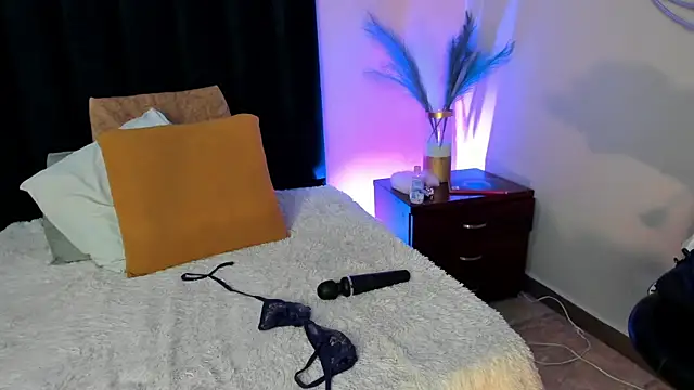 MiaHertz live sex cam