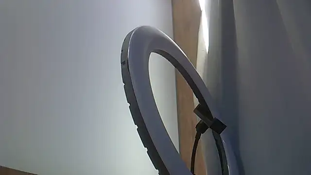 SkinnyKitten live sex cam