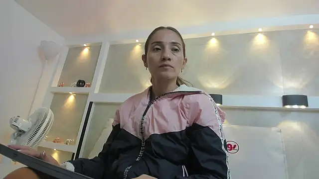 isaa_stone's cam snapshot